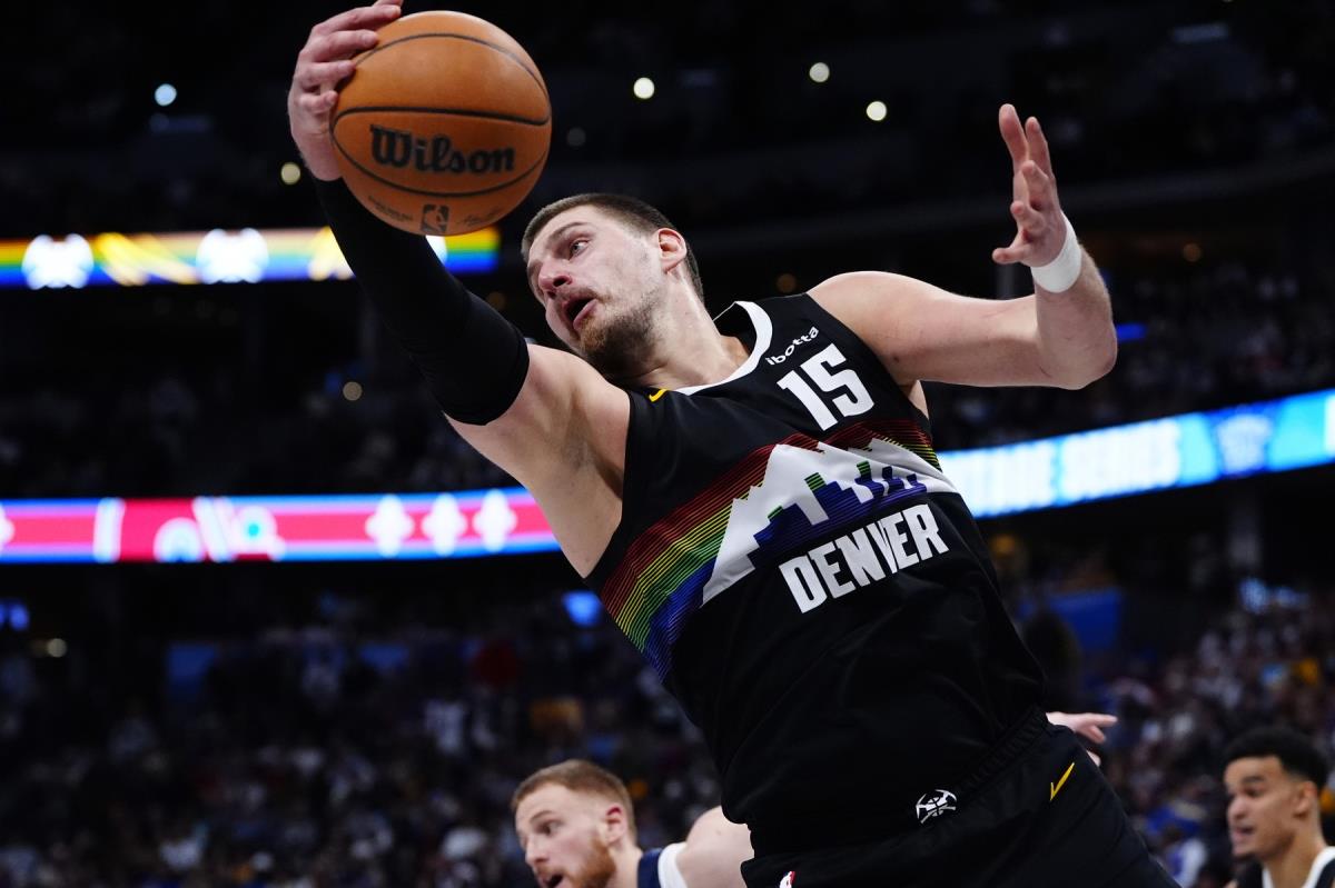 Nikola Jokić na meču Denver - Minesota