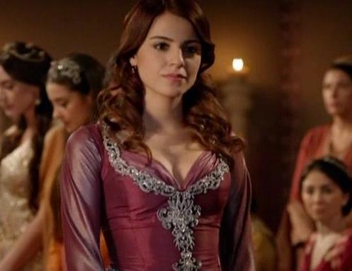 Ezgi Ejuboglu u seriji Sulejman Veličanstveni (1).jpg