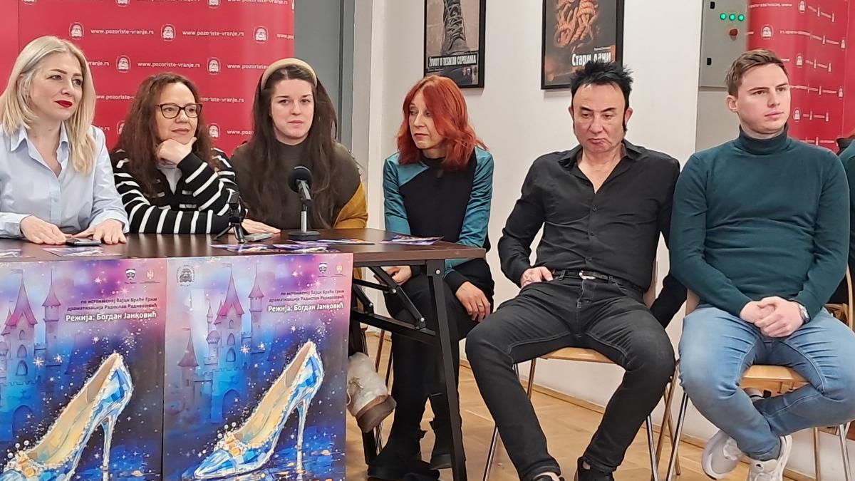 Predstava Pepeljuga - konferencija za medije