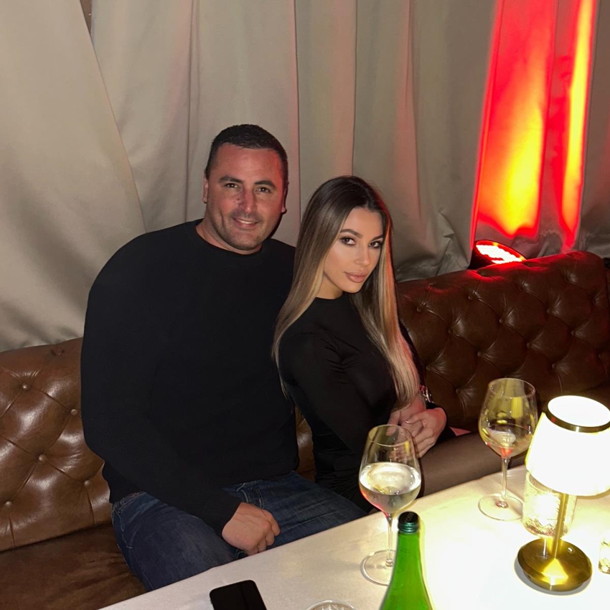 RIJALITI PAR KUPIO VILU OD 200.000 € I ZNA KAKO SE UŽIVA:  Smuvali se u Zadruzi, dobili dvoje dece, a ljubav im je svakim danom sve jača (FOTO)