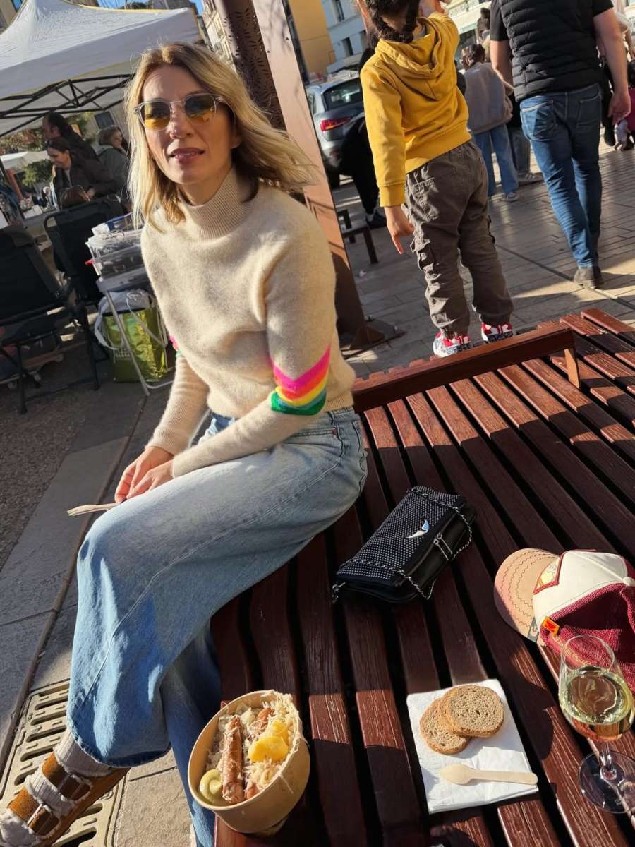 Sunce, kiseli kupus s kobasicom na bozicnom marketu, pastis i prednovogodisnja euforija 🎄✨(1).jpg