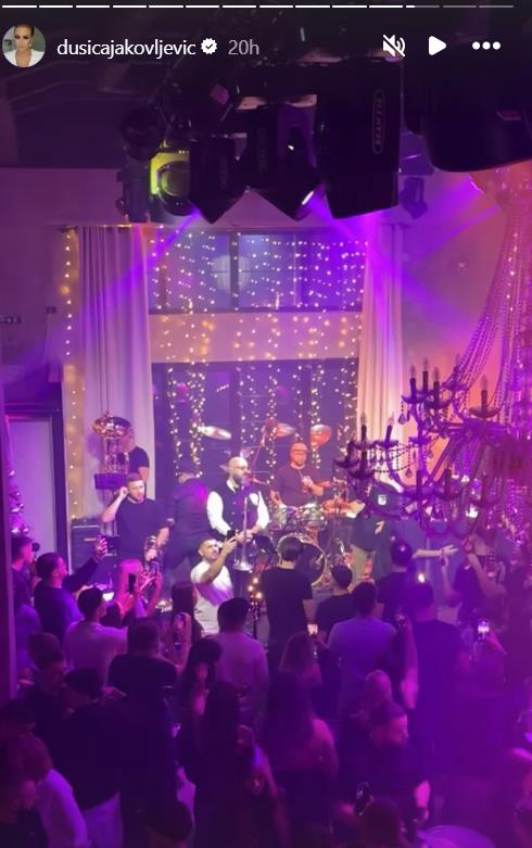 "OVIM LJUDIMA DUGUJEM..." Dušica Jakovljević podelila sliku sa Željkom i Milicom Mitrović, javno otkrila šta su uradili za nju - Zahvalna im do neba! (FOTO)