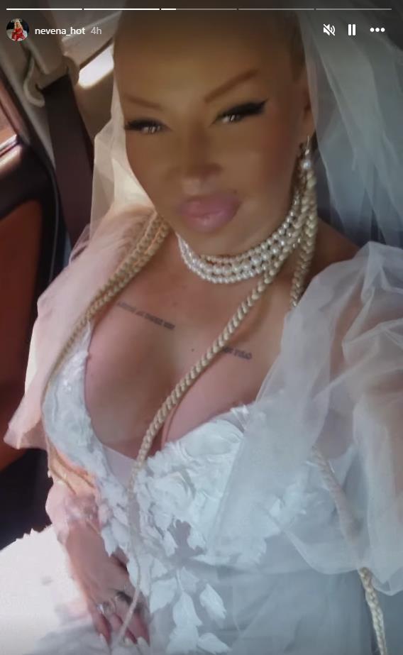 Nevena Hot blista u beloj venčanici na venčanju na Sejšelima (5).png