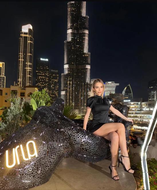 ALEKSANDRA NIKOLIĆ U DUBAIJU ZA NOVU GODINU Evo gde je ćerka dok se ona provodi u bezobrazno kratkoj haljini! (FOTO)