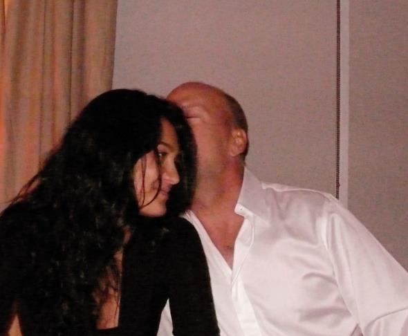 Ema Heming Vilis i Brus Vilis na zajedničkoj fotografiji tokom srećnijih dana