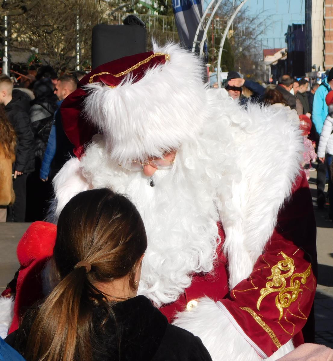 LOZNICA - Glavni je Deda Mraz.JPG