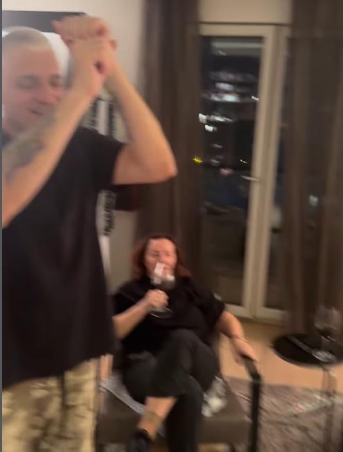 Ana Bekuta kod Čede Jovanovića i Aleksandra Kosa u stanu