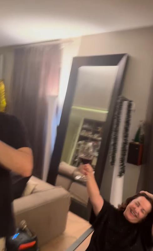 Ana Bekuta kod Čede Jovanovića i Aleksandra Kosa u stanu