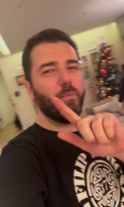 Ana Bekuta kod Čede Jovanovića i Aleksandra Kosa u stanu