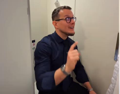 Stefan Kovačić pokazao njegovu sobu na kruzeru