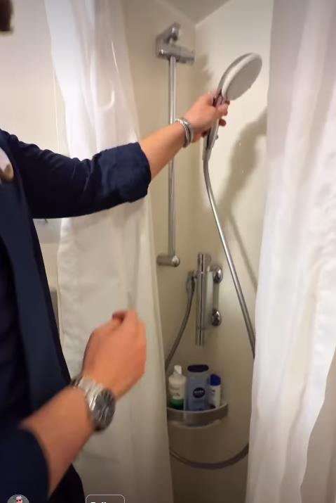 Stefan Kovačić pokazao njegovu sobu na kruzeru