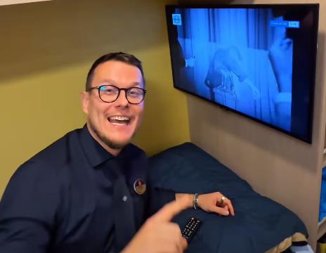 Stefan Kovačić pokazao njegovu sobu na kruzeru