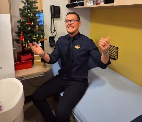 Stefan Kovačić pokazao njegovu sobu na kruzeru