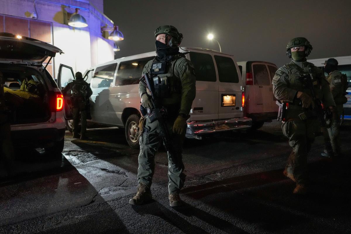 xxx02 AP Yuki Iwamura.jpg