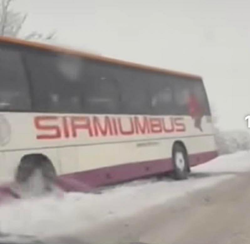 Sneg ruma autobus