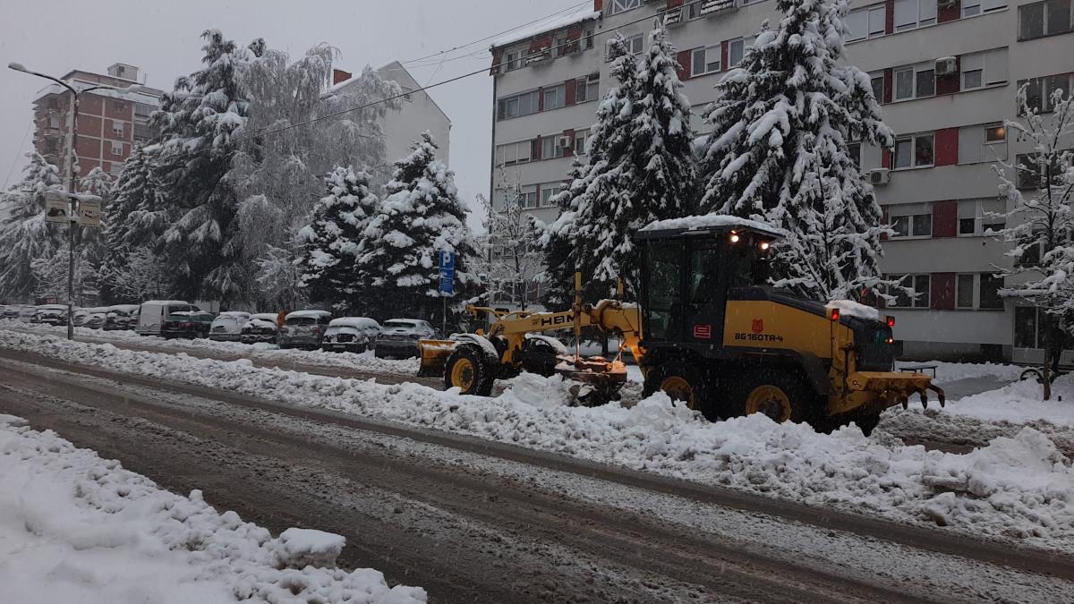 LOZNICA - Mehanizacija na terenu.jpg