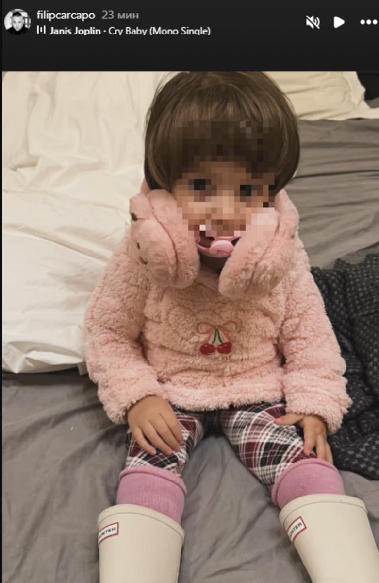 ROZE DUKSERICA I GUMENE ČIZMICE: Filip Car pokazao kako je obukao ćerkicu za zimu, prelepi prizori