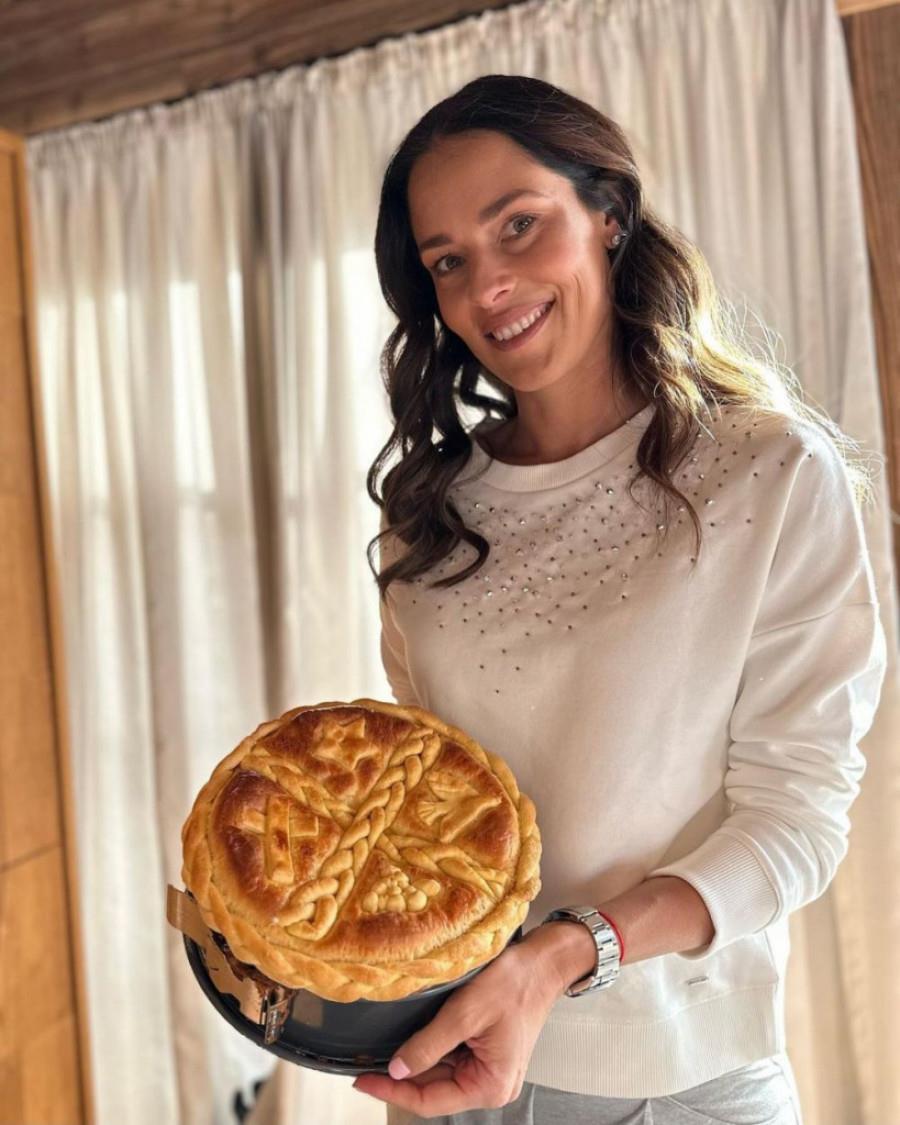 POZNATE DAME SVAKE GODINE MESE ČESNICU! Ponosno ih pokazuju: Ovako su ranije izgledale njihove trpeze