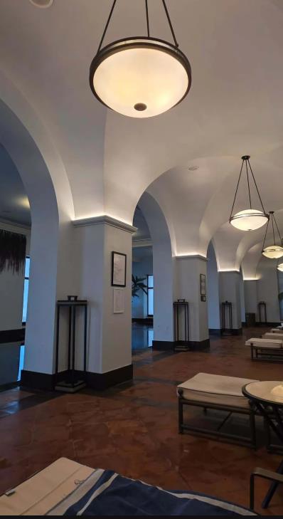 Anica Lazić - hotel u Tivtu.jpg