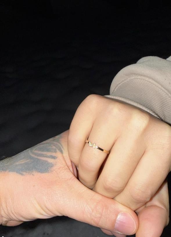 Vuk Mob zaprosio devojku