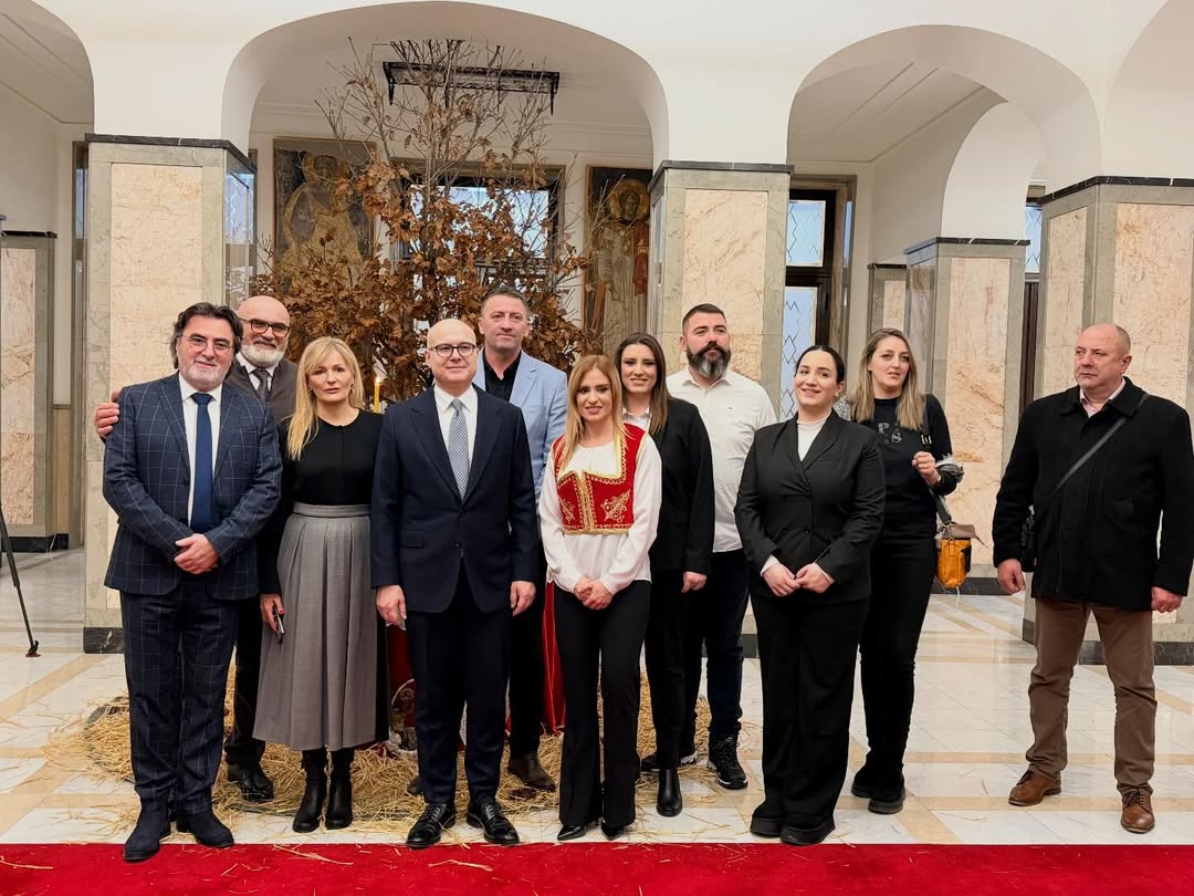 Нека нас радост Божића ојача и буде нам инспирација за даље очување мира, толеранције и братске  (14).jpg