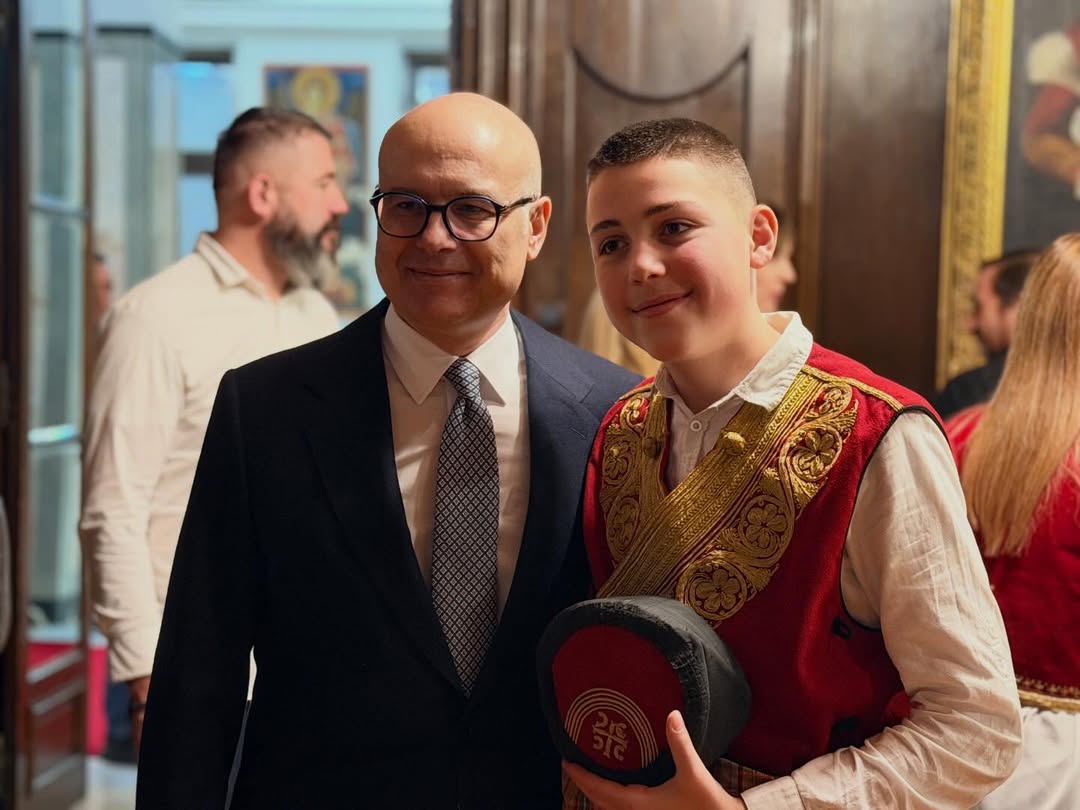 Нека нас радост Божића ојача и буде нам инспирација за даље очување мира, толеранције и братске  (13).jpg