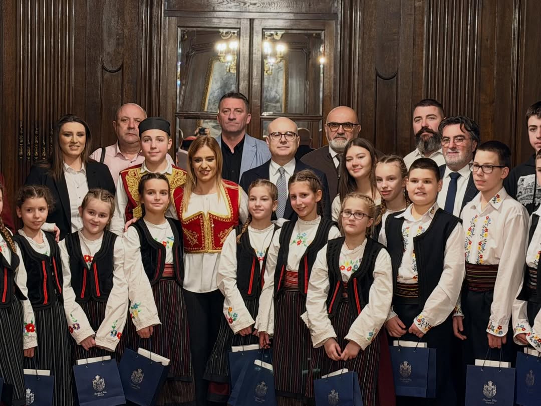 Нека нас радост Божића ојача и буде нам инспирација за даље очување мира, толеранције и братске  (12).jpg