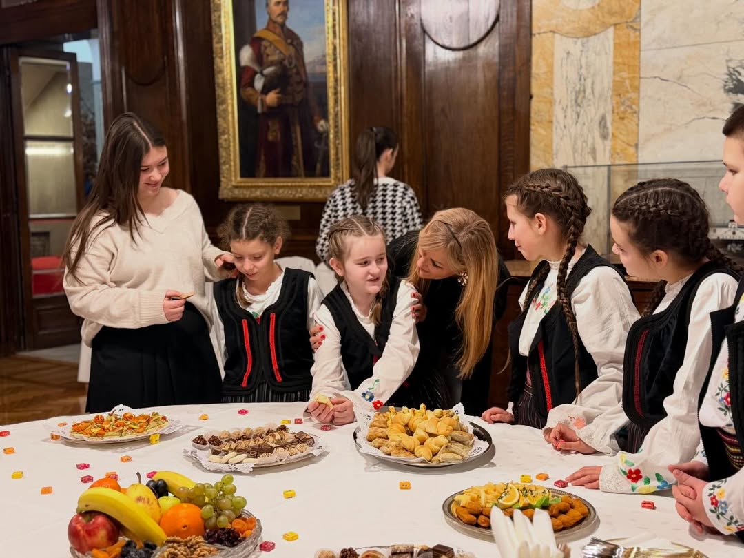 Нека нас радост Божића ојача и буде нам инспирација за даље очување мира, толеранције и братске  (10).jpg