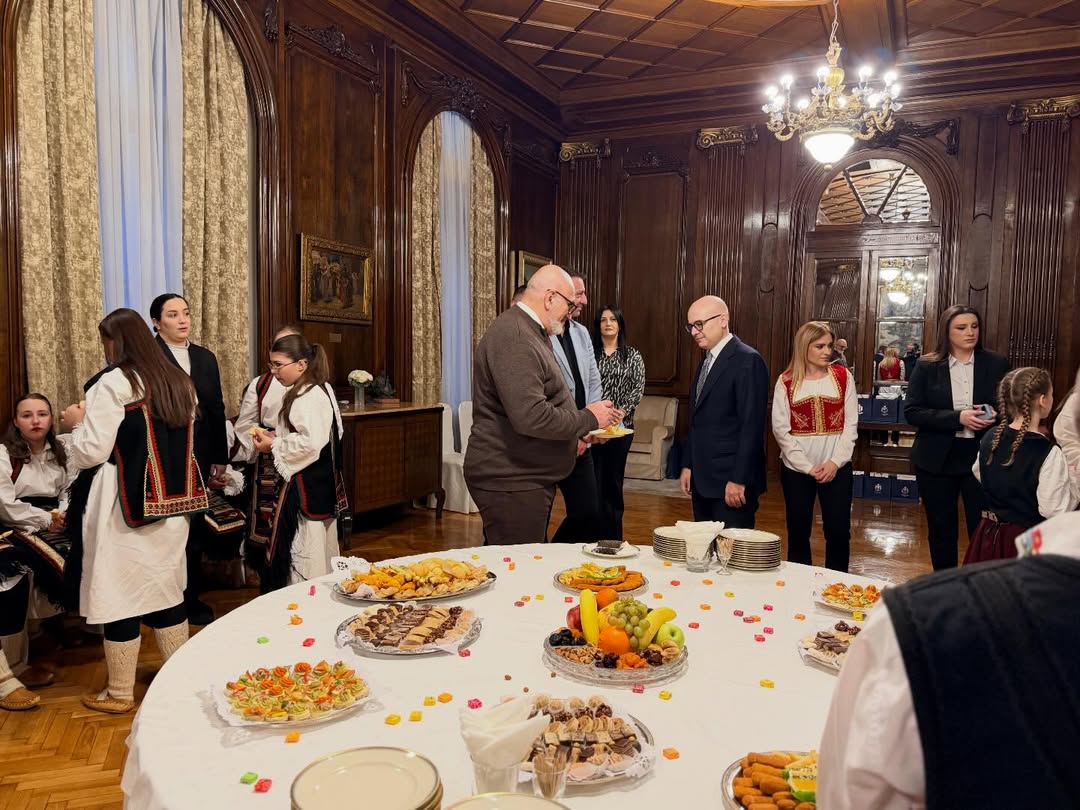 Нека нас радост Божића ојача и буде нам инспирација за даље очување мира, толеранције и братске  (9).jpg