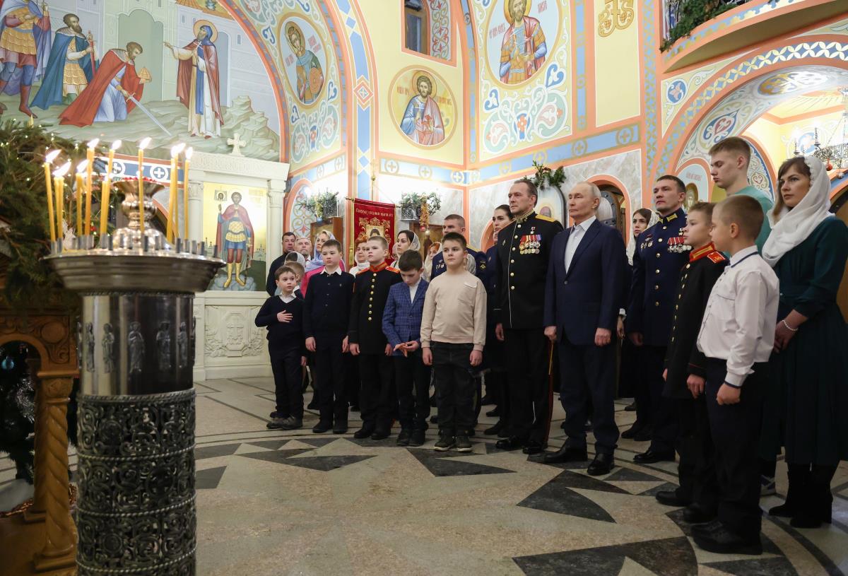 Vladimir Putin EPA Vyacheslav Prokofyevsputnikkre.jpg