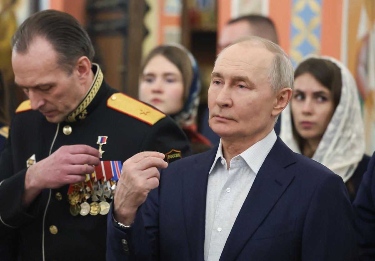 Vladimir Putin01 EPA Vyacheslav Prokofyevsputnikkre.jpg