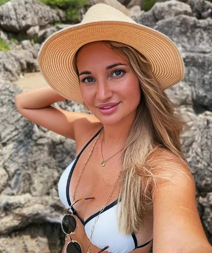 julija burtseva 1.png