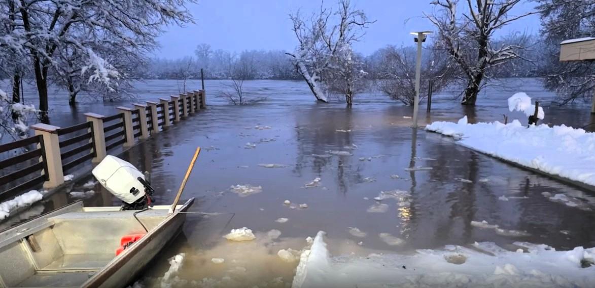 LOZNICA - Drina beži iz korita.jpg