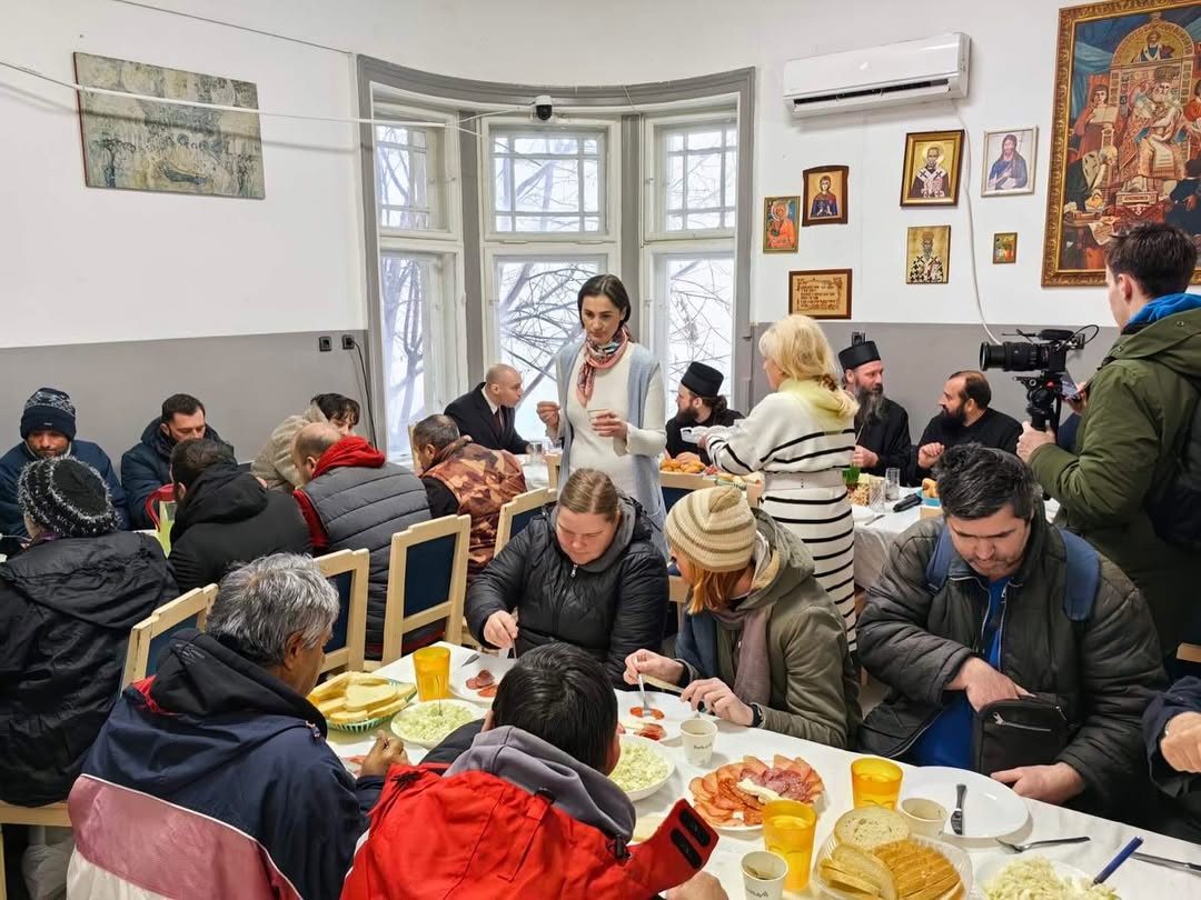 Верско добротворно старатељство АЕМ је и овога Божића приредило традиционални Божићни ручак за н(11).jpg