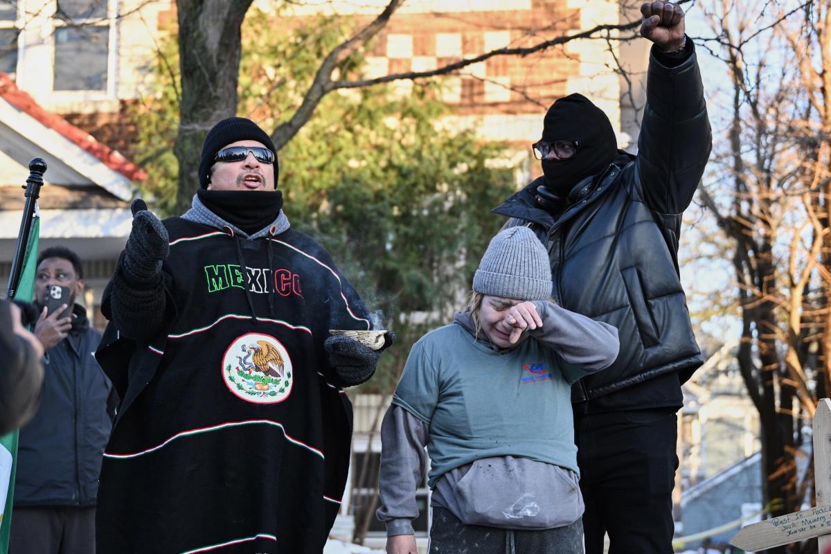 Minneapolis01 AP Tom Baker.jpg