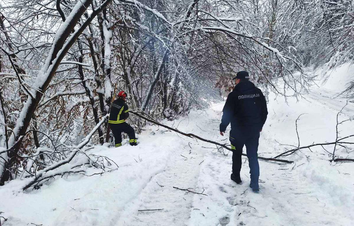Policija na terenu zbog snežnih nepogoda