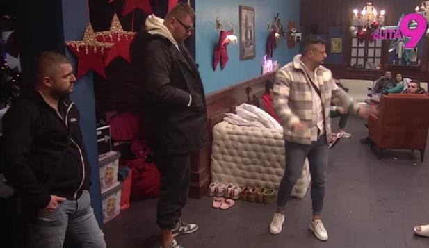 "NJENE DRUGARICE SU ME..." Terza slomljen od bola nakon skandala na krštenju, kroz suze priznao šta se dešavalo: Pop nas je smirivao, mnogo mi je teško...