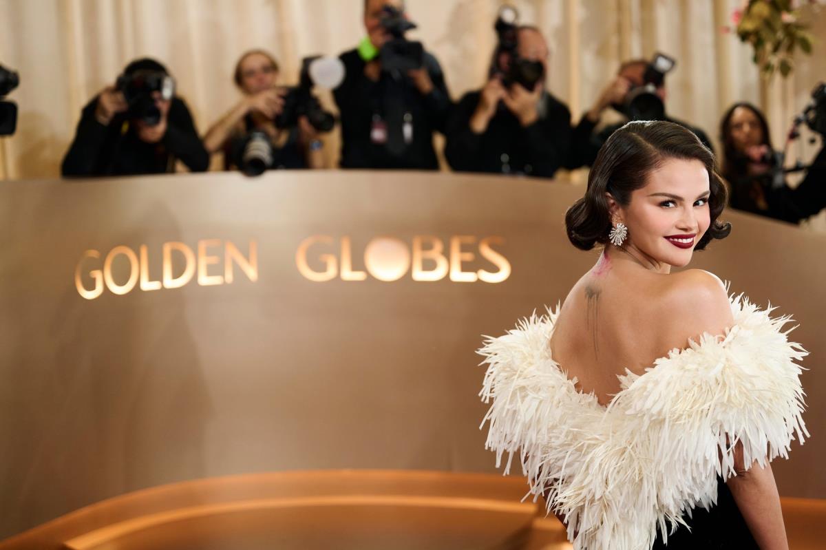 Selena Gomez u Šanel haljini na crvenom tepihu dodele Zlatnih globusa 2026