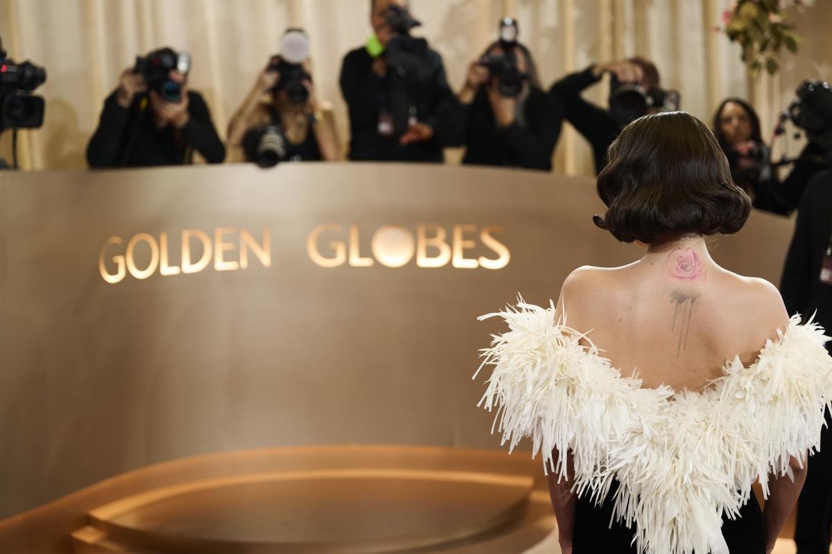 Selena Gomez u Šanel haljini na crvenom tepihu dodele Zlatnih globusa 2026