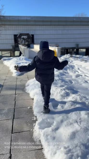 Kristina Radenković snimila sina, povela ga sa sobom na posao