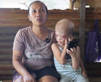 Aleksandra Guadajo sa mamom1.jpg