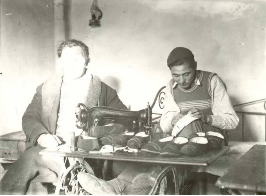 Učur Kuldinov u fabrici