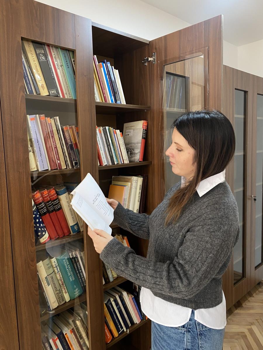 Foto NB Miloš Trebinjac - Bajina Bašta - Biblioteka - zbirka Radovana Popovića (13).jpg