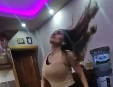 Mina Kostić izvela striptiz Kasperu