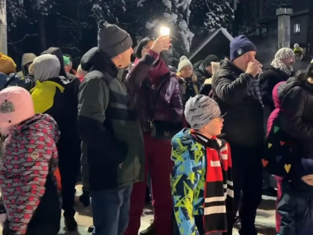 Jablanica - Božić Bata - posetioci (2).jpg