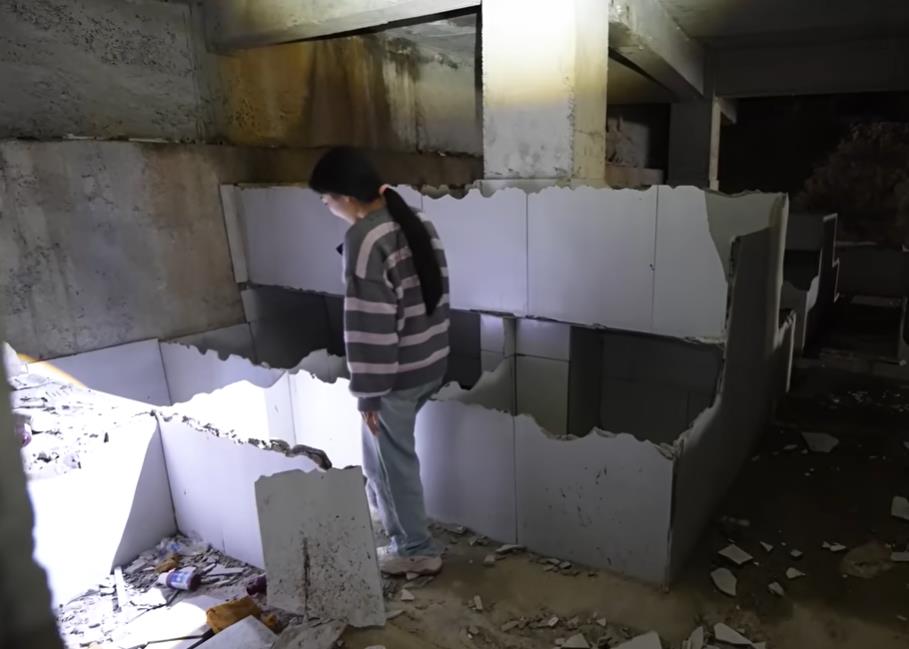 Kuća na planini u Kini - iznutra