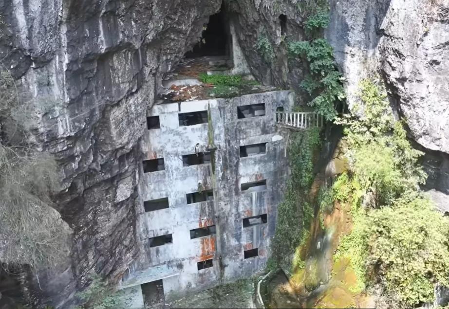 Kuća na planini u Kini - spolja