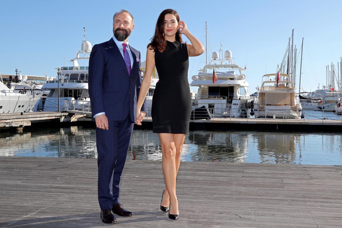 Berguzar Korel i Halit Ergenč