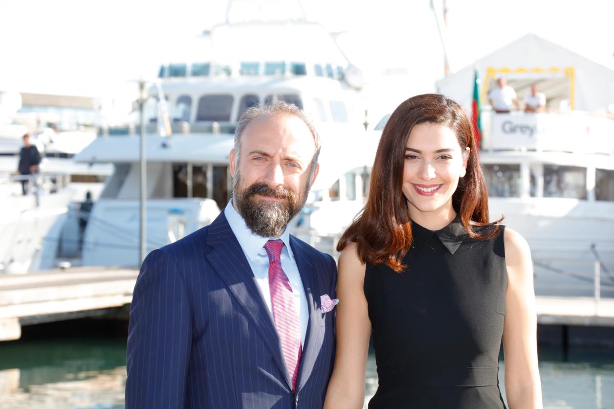 Berguzar Korel i Halit Ergenč