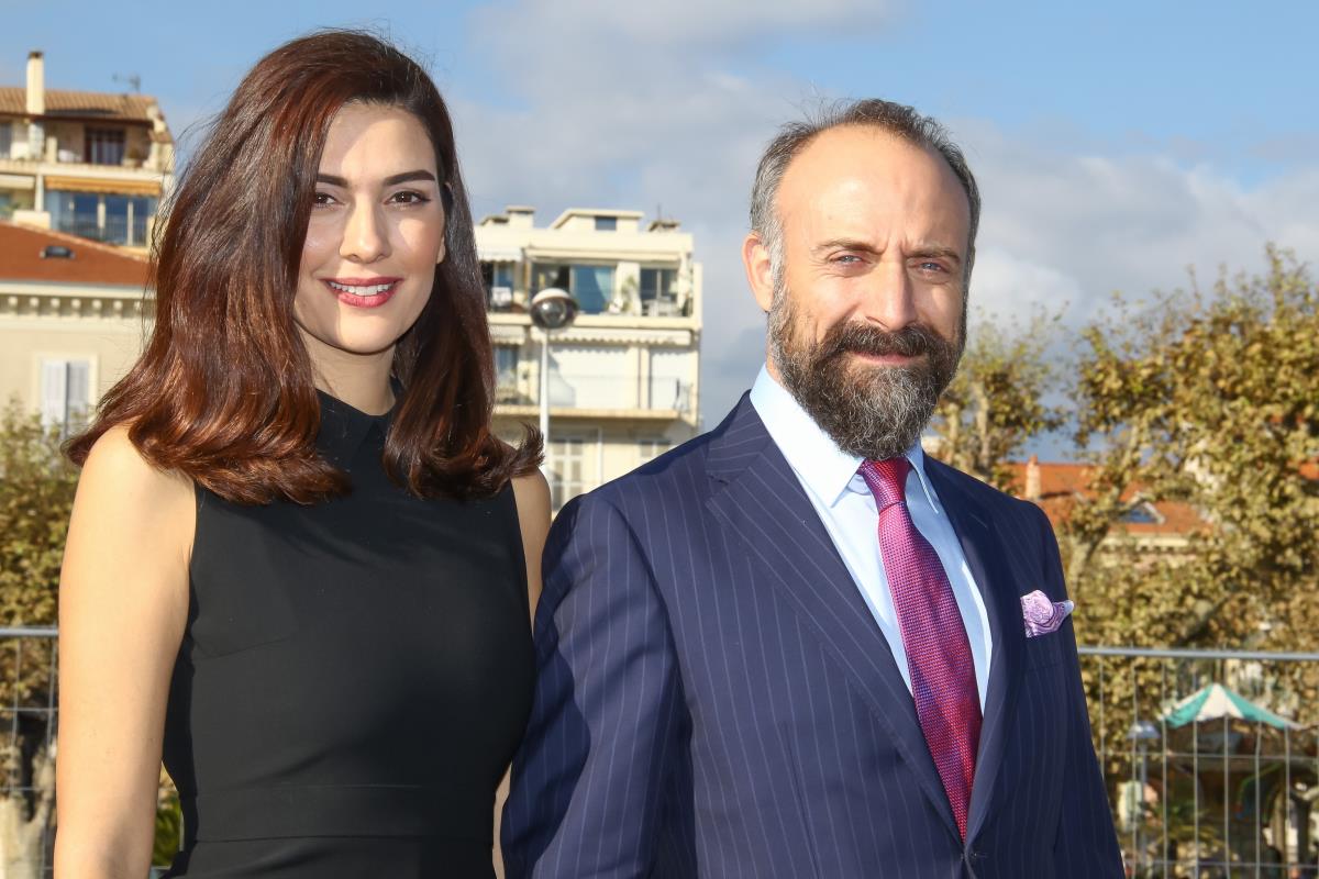 Berguzar Korel i Halit Ergenč